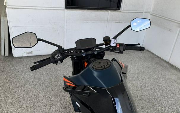 2023 KTM 890 DUKE R