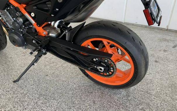 2023 KTM 890 DUKE R