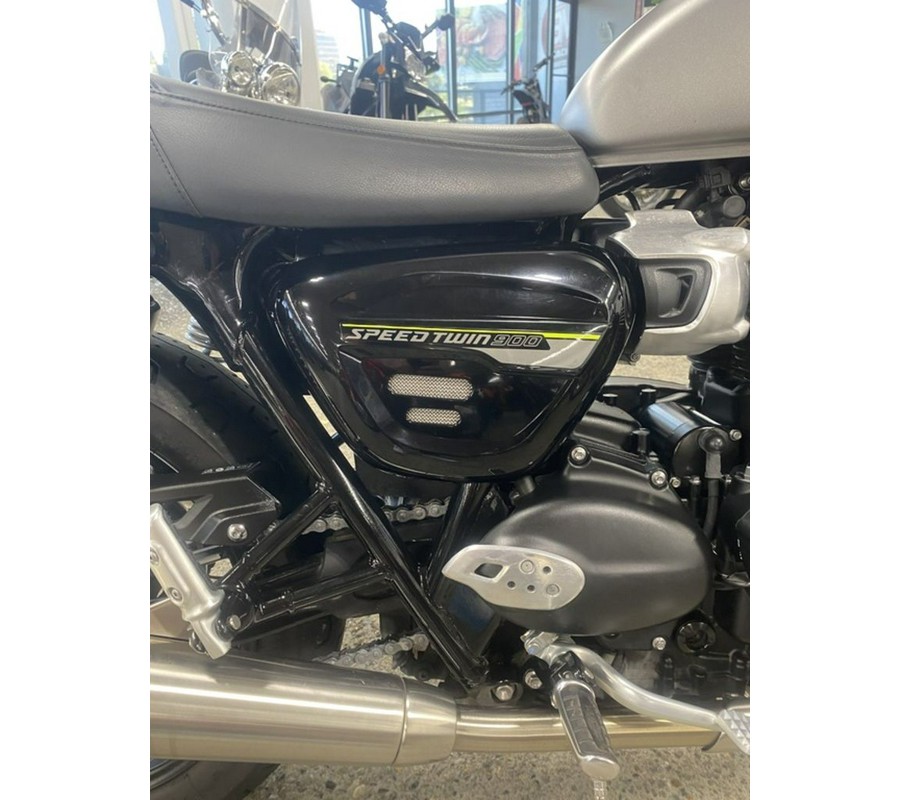 2023 Triumph Speed Twin 900 Chrome Edition