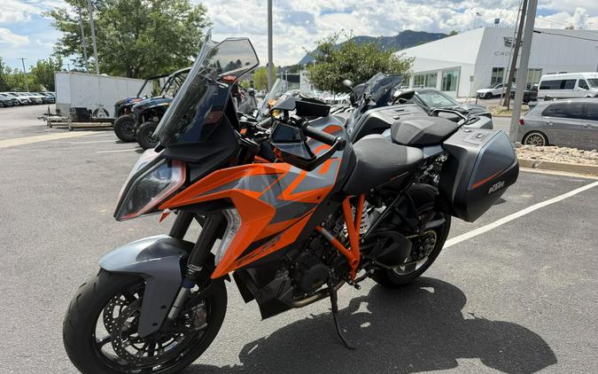 2023 KTM 1290 Super Duke GT Black / Orange