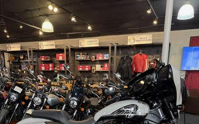 2026 Indian Motorcycle® Chieftain® PowerPlus Dark Horse® 112 w/PowerBand Chalk with Black Metallic