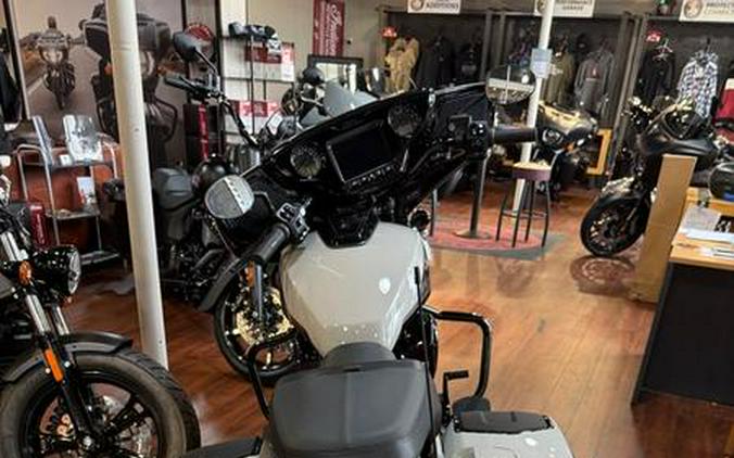 2026 Indian Motorcycle® Chieftain® PowerPlus Dark Horse® 112 w/PowerBand Chalk with Black Metallic