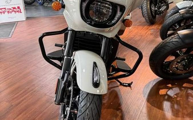 2026 Indian Motorcycle® Chieftain® PowerPlus Dark Horse® 112 w/PowerBand Chalk with Black Metallic