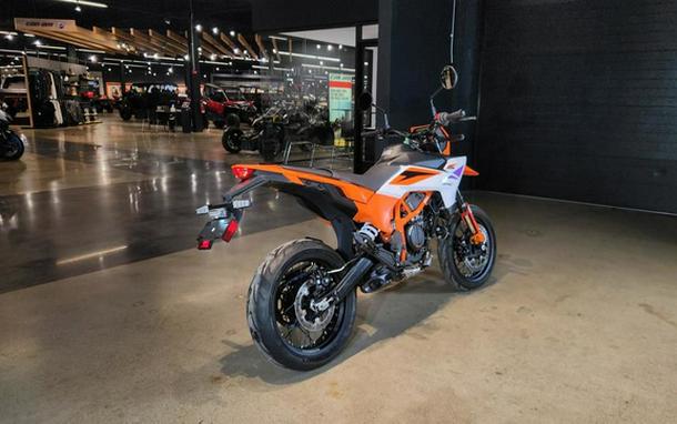2026 KTM 390 SMC R