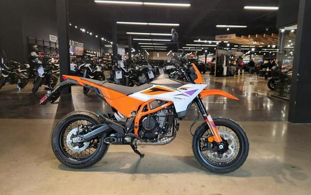 2026 KTM 390 SMC R