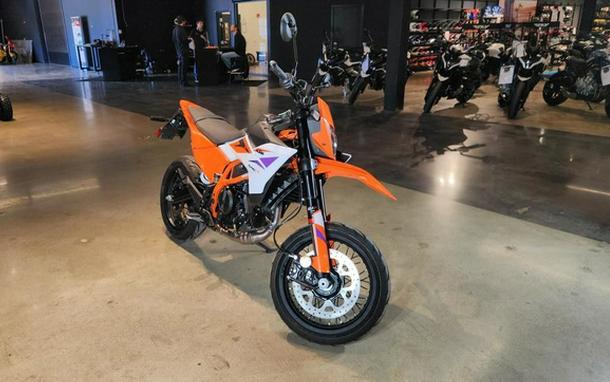 2026 KTM 390 SMC R