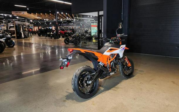 2026 KTM 390 SMC R