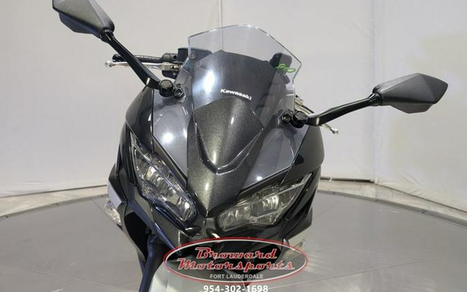 2022 Kawasaki Ninja 650 Pearl Robotic White/Metallic Carbon Gra