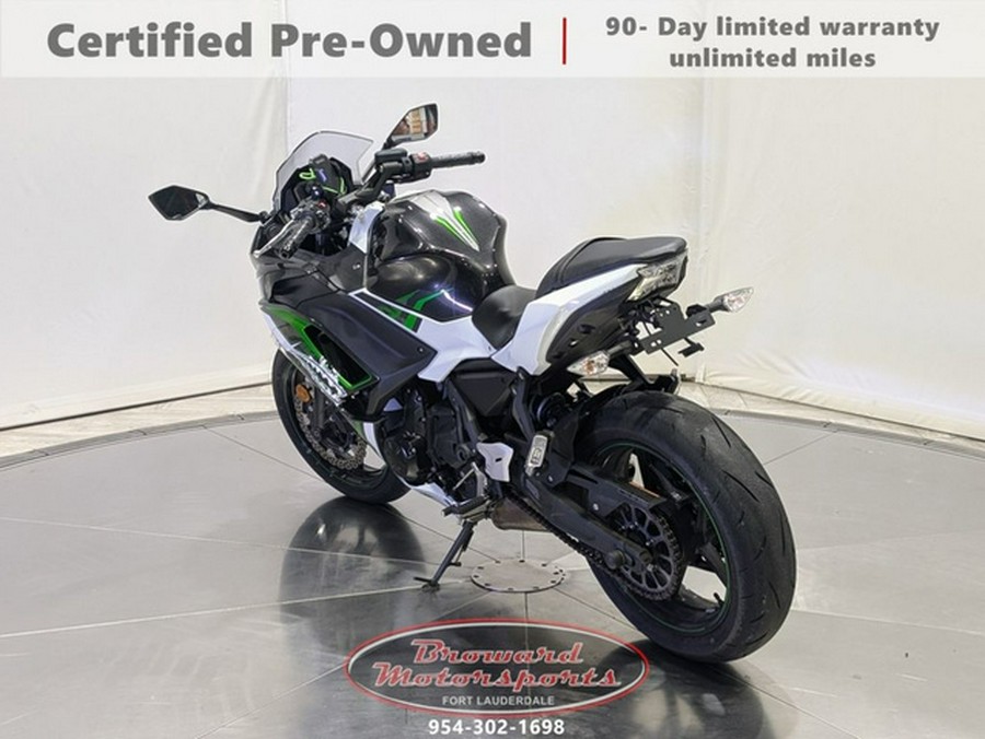 2022 Kawasaki Ninja 650 Pearl Robotic White/Metallic Carbon Gra