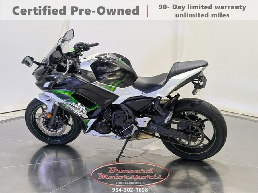 2022 Kawasaki Ninja 650 Pearl Robotic White/Metallic Carbon Gra