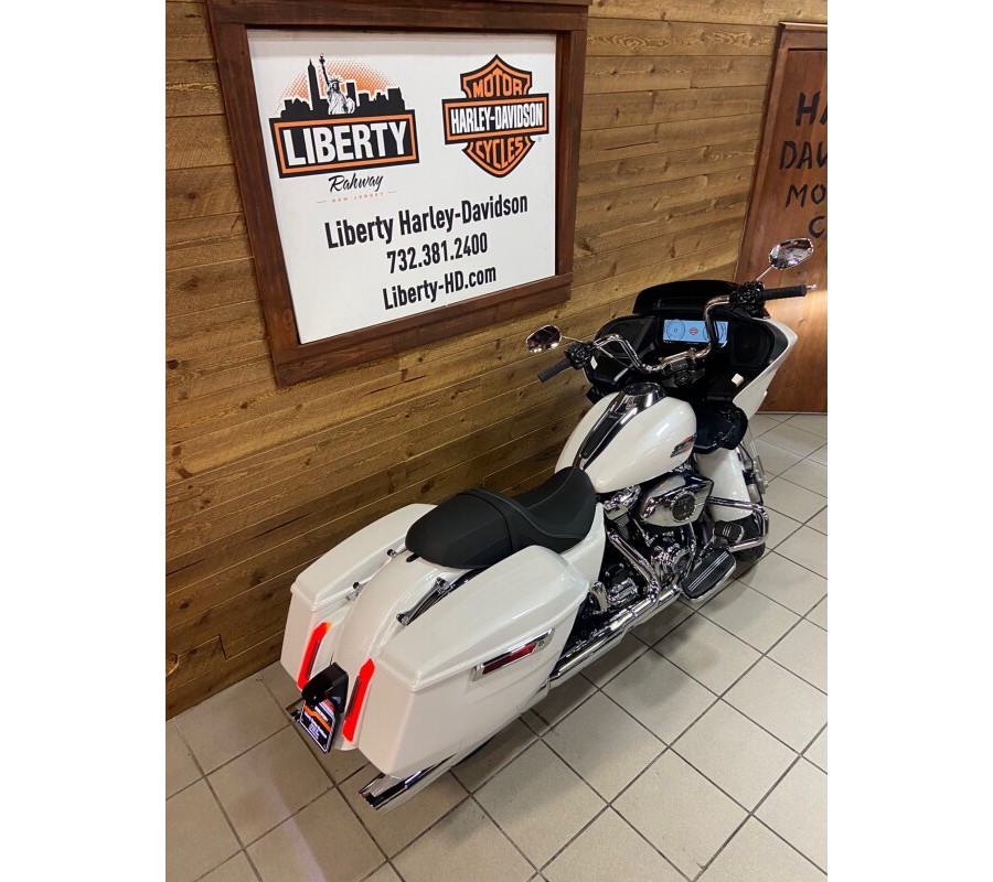 2024 Harley-Davidson Road Glide™ White Onyx Pearl FLTRX