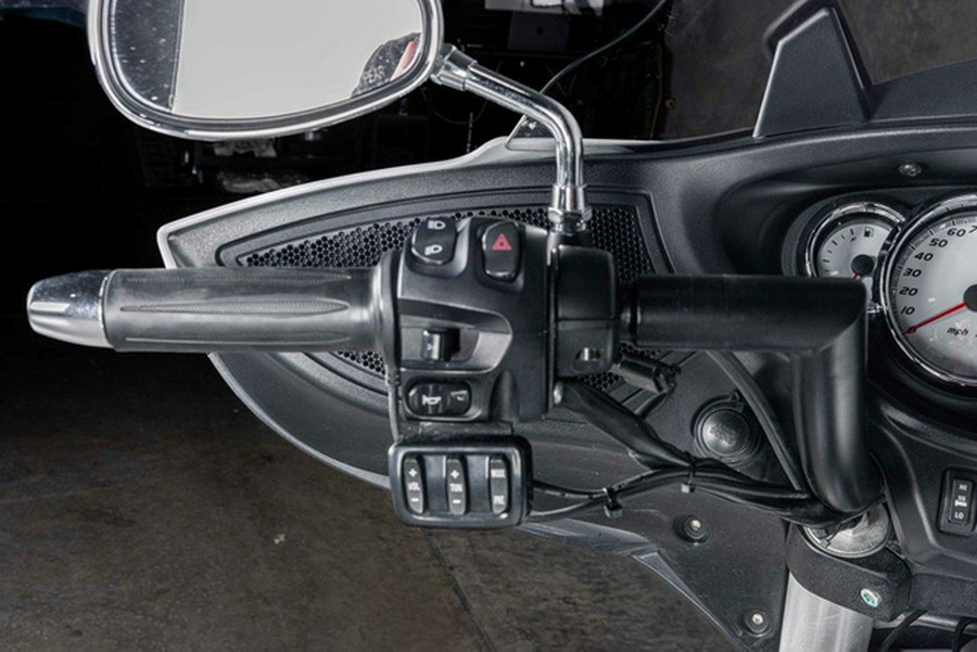 2016 Victory Motorcycles Cross Country Tour Two-Tone White Pearl and Gray Base