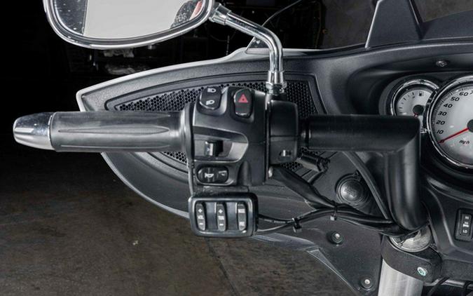 2016 Victory Motorcycles Cross Country Tour Two-Tone White Pearl and Gray Base