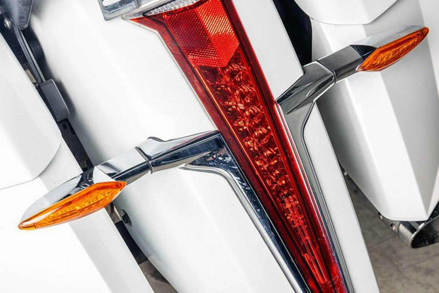 2016 Victory Motorcycles Cross Country Tour Two-Tone White Pearl and Gray Base