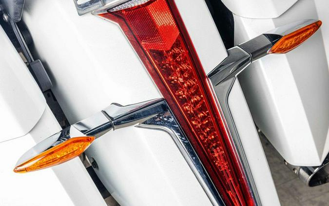 2016 Victory Motorcycles Cross Country Tour Two-Tone White Pearl and Gray Base