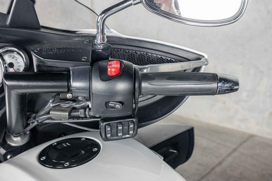 2016 Victory Motorcycles Cross Country Tour Two-Tone White Pearl and Gray Base