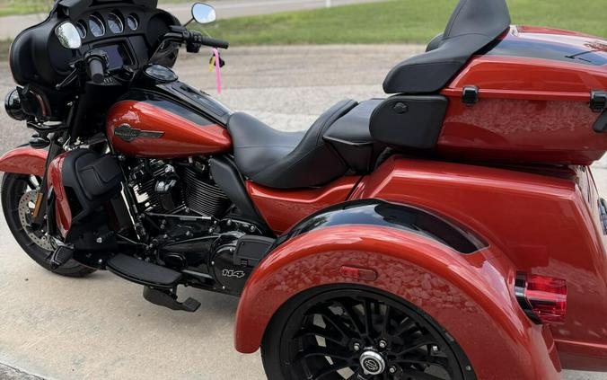 2025 Harley-Davidson Tri Glide Ultra Whiskey Fire / Vivid Black
