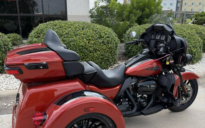 2025 Harley-Davidson Tri Glide Ultra Whiskey Fire / Vivid Black