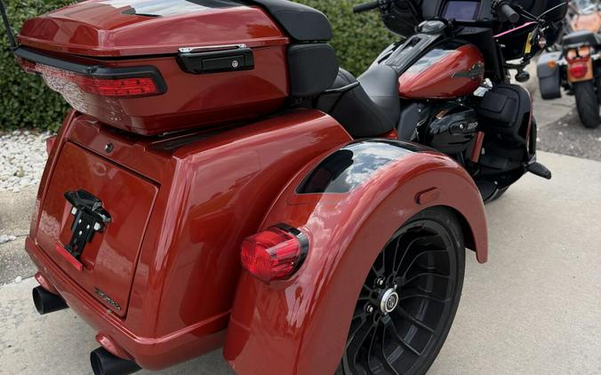 2025 Harley-Davidson Tri Glide Ultra Whiskey Fire / Vivid Black