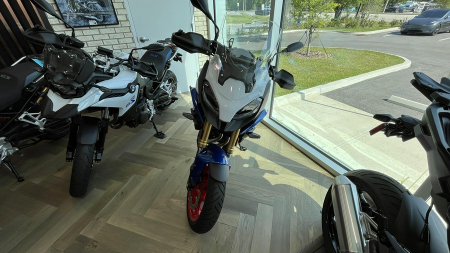 2025 BMW F 900 XR