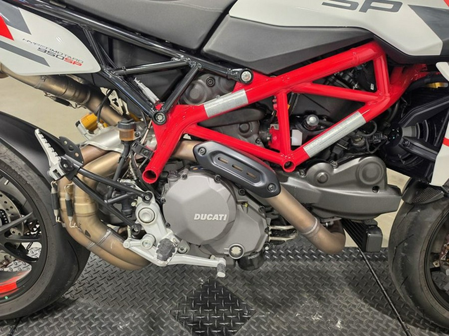 2025 Ducati Hypermotard 950 Ducati Red