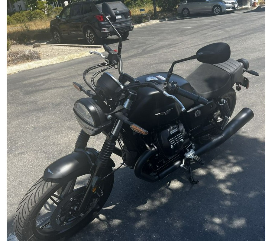 2023 Moto Guzzi V7 Stone