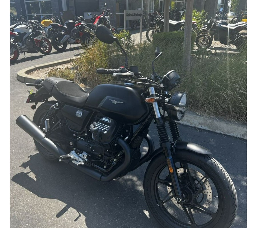 2023 Moto Guzzi V7 Stone