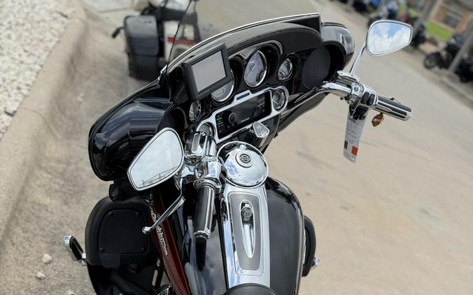 2011 Harley-Davidson CVO Ultra Classic Electra Glide BLK EBR/RIO RED