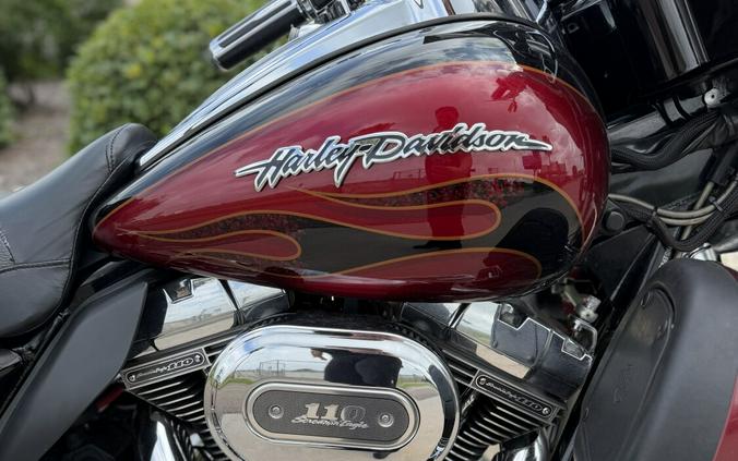 2011 Harley-Davidson CVO Ultra Classic Electra Glide BLK EBR/RIO RED