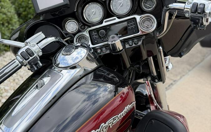 2011 Harley-Davidson CVO Ultra Classic Electra Glide BLK EBR/RIO RED