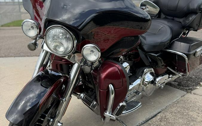 2011 Harley-Davidson CVO Ultra Classic Electra Glide BLK EBR/RIO RED