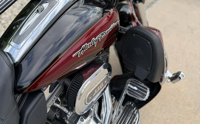 2011 Harley-Davidson CVO Ultra Classic Electra Glide BLK EBR/RIO RED