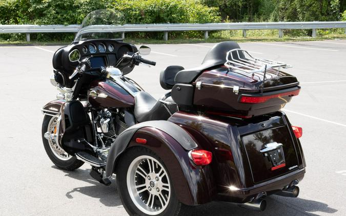 2022 Harley-Davidson Tri Glide Ultra FLHTCUTG