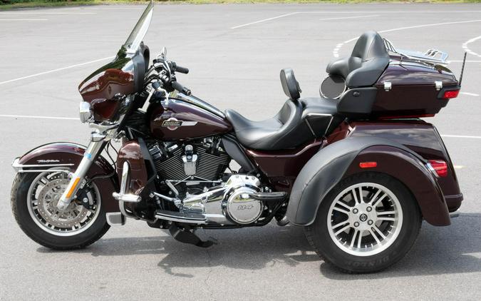 2022 Harley-Davidson Tri Glide Ultra FLHTCUTG