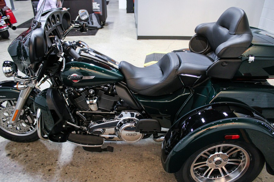 2024 Harley-Davidson Tri Glide Ultra Trike FLHTCUTG