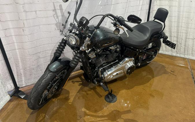 2025 Harley-Davidson® Street Bob® FXBB 0472882 Iron Horse Metallic w/Cast Wheels