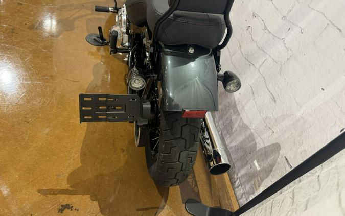 2025 Harley-Davidson® Street Bob® FXBB 0472882 Iron Horse Metallic w/Cast Wheels