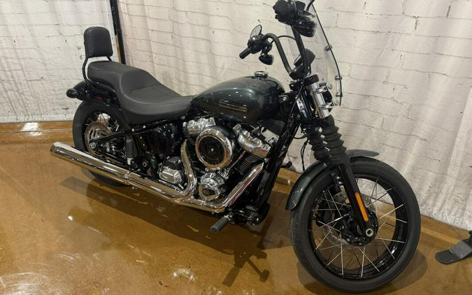 2025 Harley-Davidson® Street Bob® FXBB 0472882 Iron Horse Metallic w/Cast Wheels