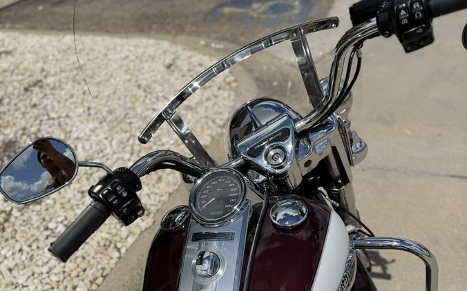 2021 Harley-Davidson Road King Midnight Crimson & Stone Washed White Pearl