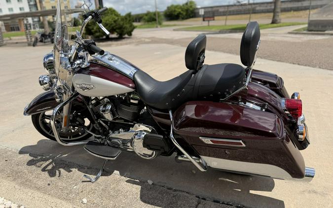 2021 Harley-Davidson Road King Midnight Crimson & Stone Washed White Pearl