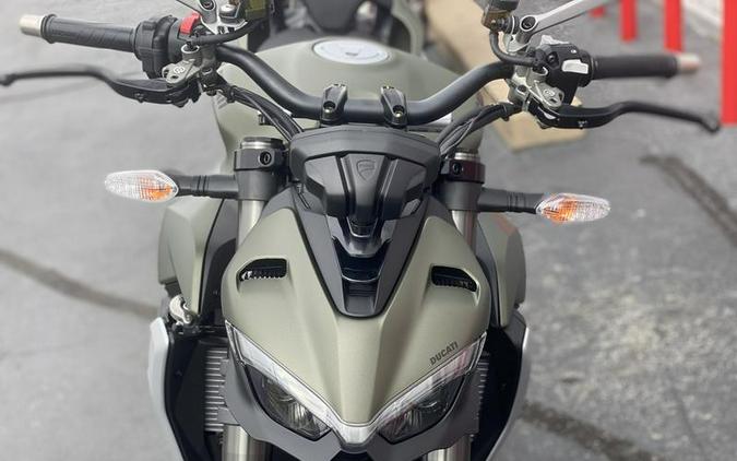 2024 Ducati Streetfighter V2 Storm Green