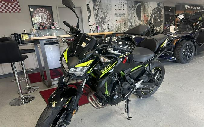 2020 Kawasaki Z650 ABS Metallic Black/Metallic Flat Spark Black
