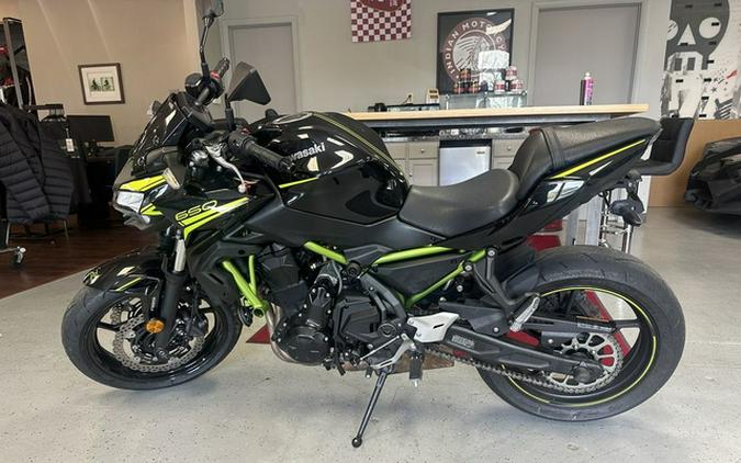 2020 Kawasaki Z650 ABS Metallic Black/Metallic Flat Spark Black