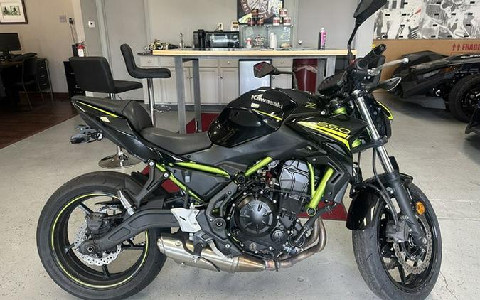 2020 Kawasaki Z650 ABS Metallic Black/Metallic Flat Spark Black