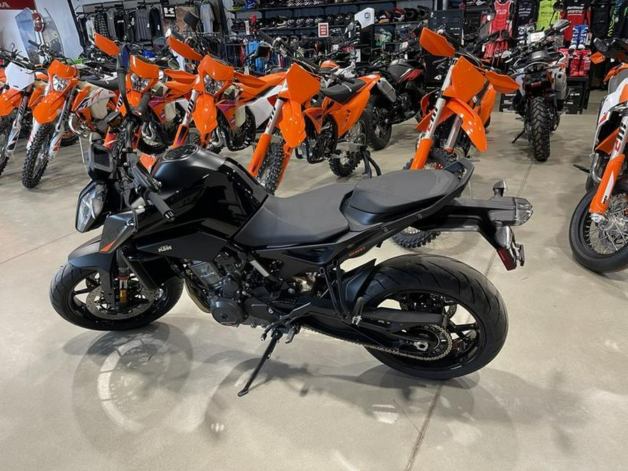 2022 KTM 890 Duke