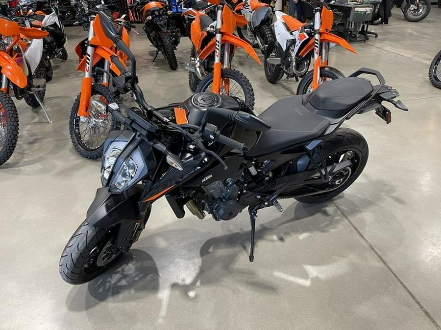 2022 KTM 890 Duke