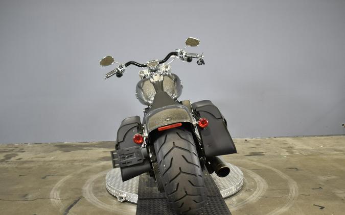 2014 Harley-Davidson Breakout Hard Candy Chrome Flake