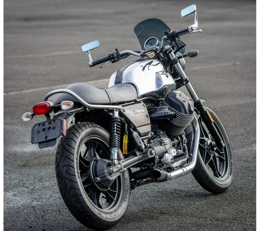 2018 Moto Guzzi V7 III Carbon Shine