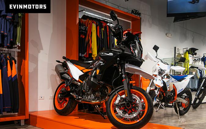 2024 KTM 890 SMT