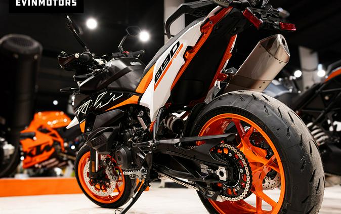 2024 KTM 890 SMT